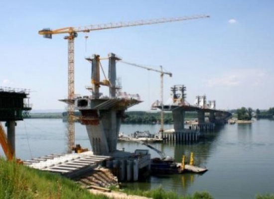 Bulgaria decide în ianuarie 2013 dacă începe construcţia a două noi poduri peste Dunăre